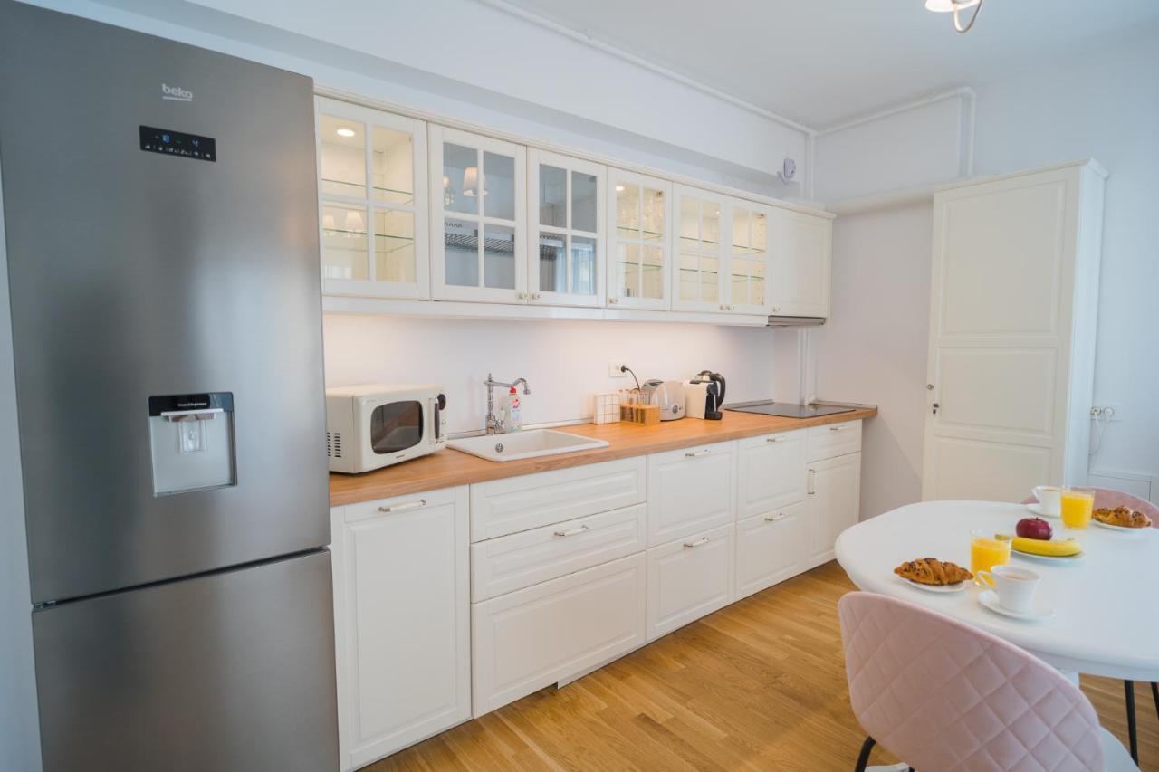 בוקרשט Central Apartments With City View & Large Balcony מראה חיצוני תמונה