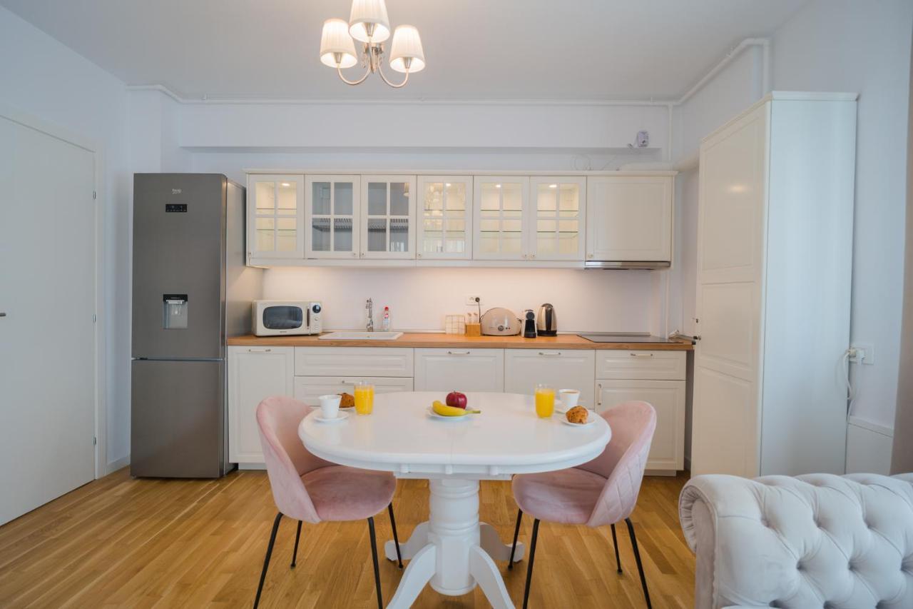 בוקרשט Central Apartments With City View & Large Balcony מראה חיצוני תמונה