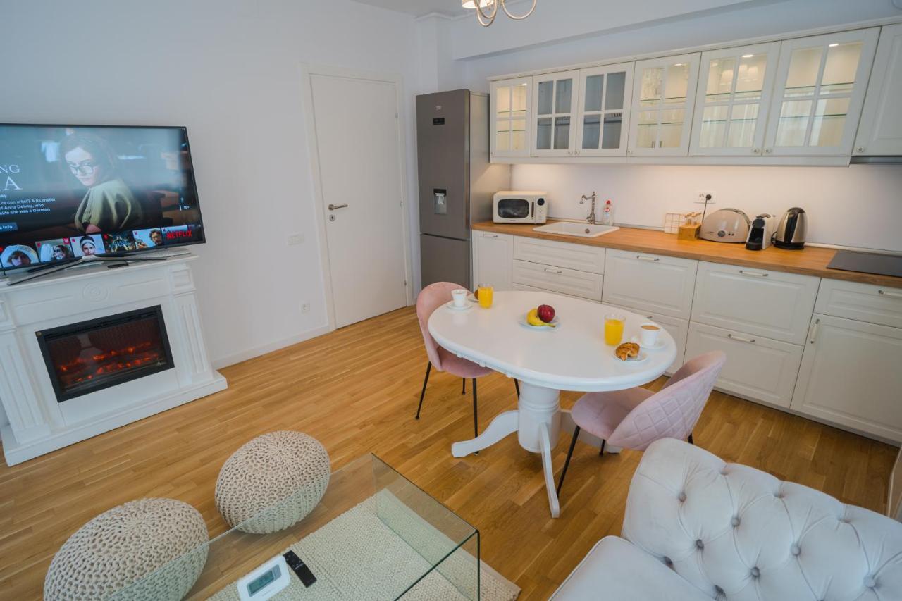 בוקרשט Central Apartments With City View & Large Balcony מראה חיצוני תמונה