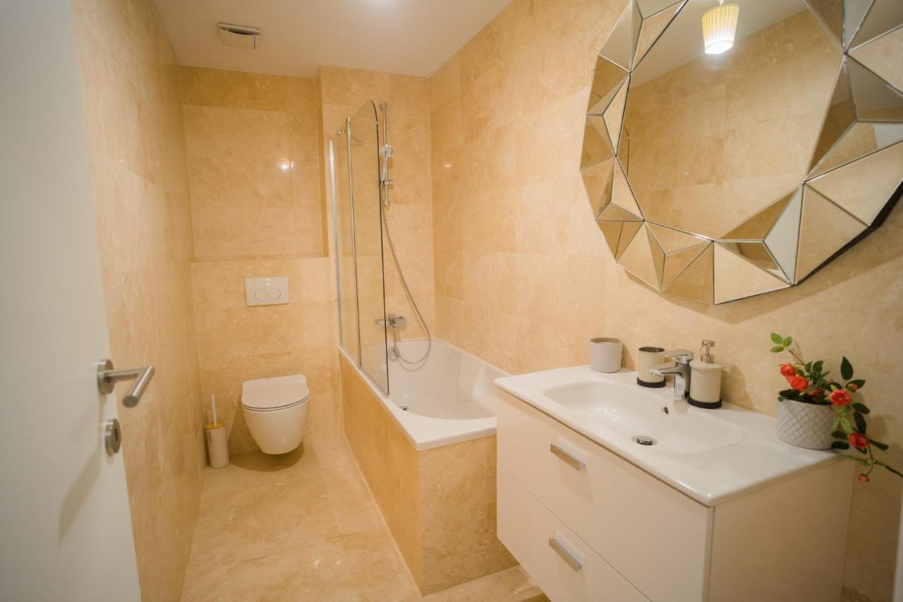 בוקרשט Central Apartments With City View & Large Balcony מראה חיצוני תמונה