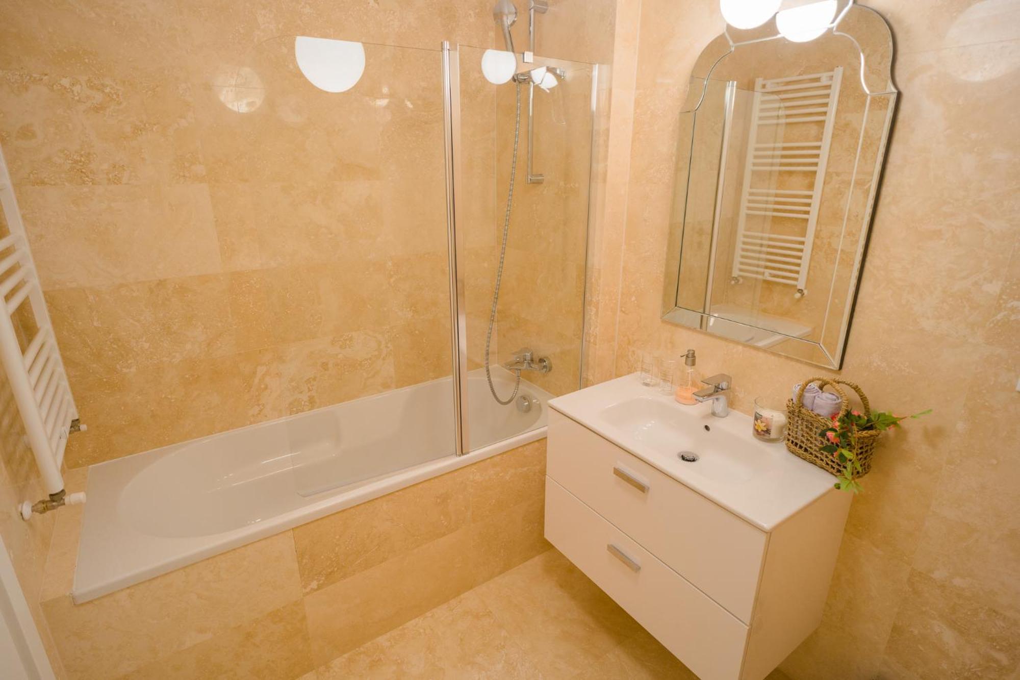 בוקרשט Central Apartments With City View & Large Balcony מראה חיצוני תמונה