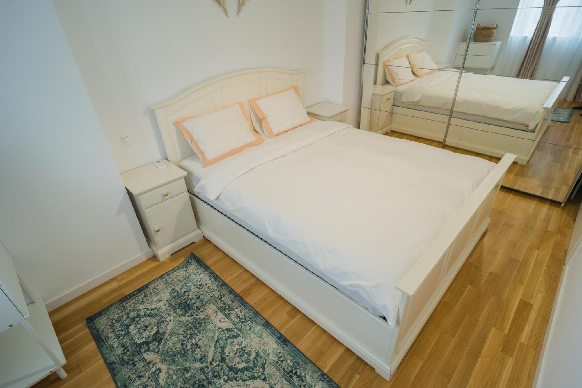 בוקרשט Central Apartments With City View & Large Balcony מראה חיצוני תמונה